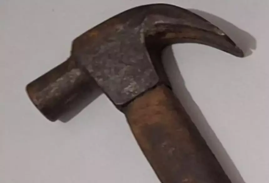 Matelo utilizado para agredir a vítima foi apreendido; Foto: Divulgação/PC