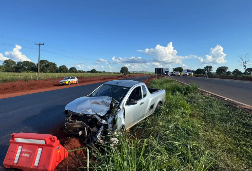 Acidente ocorreu na BR-163, entre Campo Grande e o distrito de Anhanduí; pastor foi socorrido com ferimentos leves. (Foto: Henrique Arakaki, Jornal Midiamax)