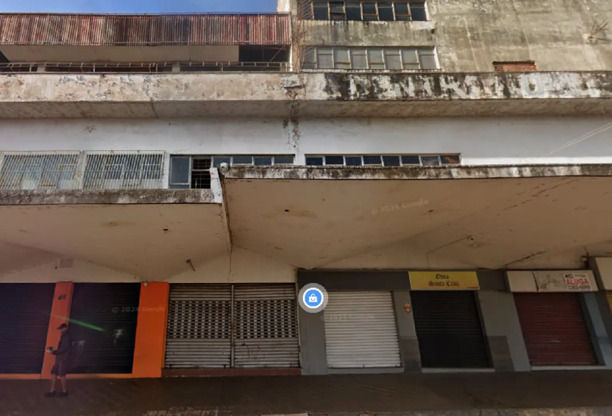 Sala na antiga rodoviária tem lance inicial de R$ 46,4 mil. (Foto: Reprodução, VIP Leilões)