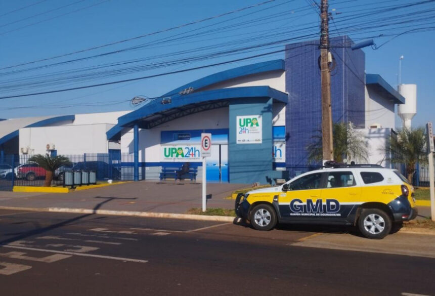 Viatura da Guarda Municipal em frente à unidade de saúde; Foto: Arquivo/Leandro Holsbach