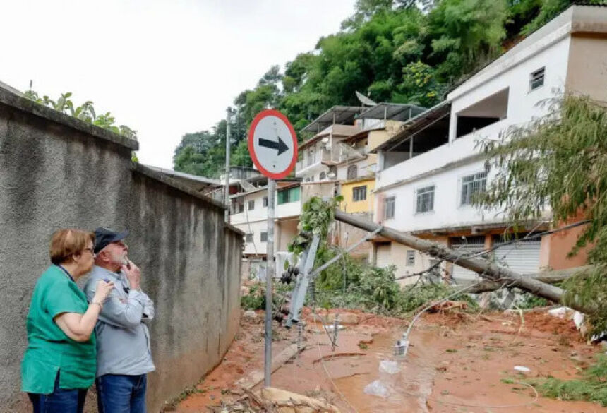 Presidente Lula visita áreas afetadas pelas chuvas em Juiz de Fora, ao lado da prefeita Margarida Salomão (Ricardo Stuckert/PR)