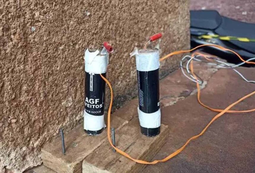 Artefato explosivo encontrado na igreja (Foto: Divulgação).