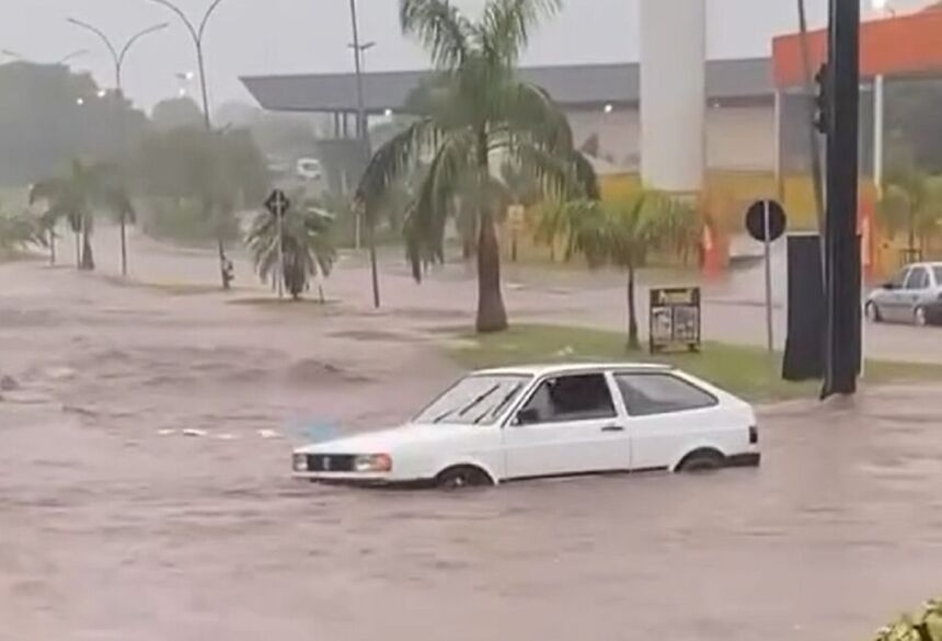 Chuva foi rápida, mas intensa / Reprodução Caarapó News
