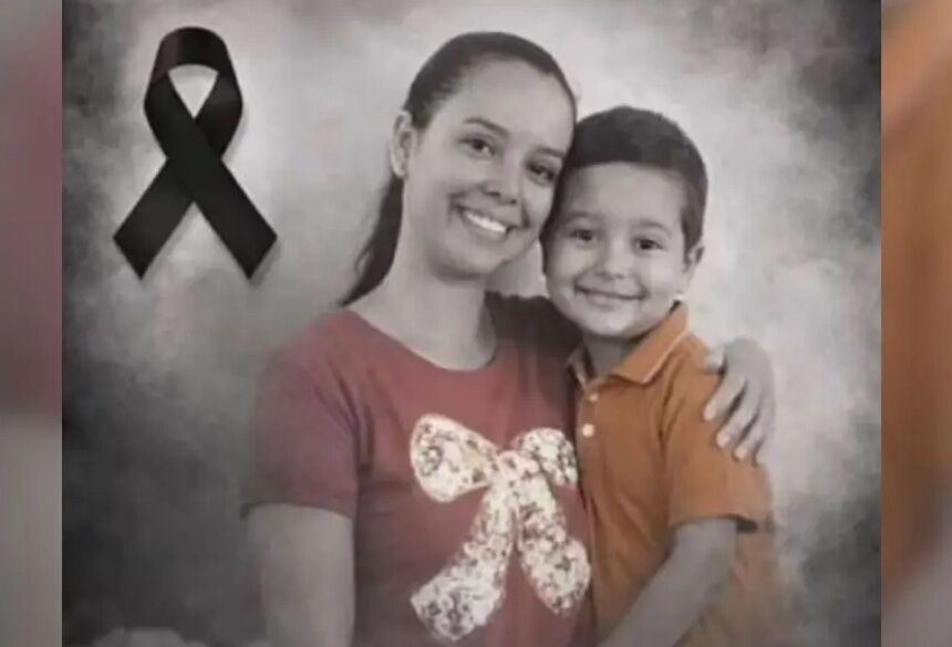 Mãe e filho estavam em uma motocicleta conduzida pelo marido, quando aconteceu o acidente. (Foto: Reprodução, Redes Sociais)