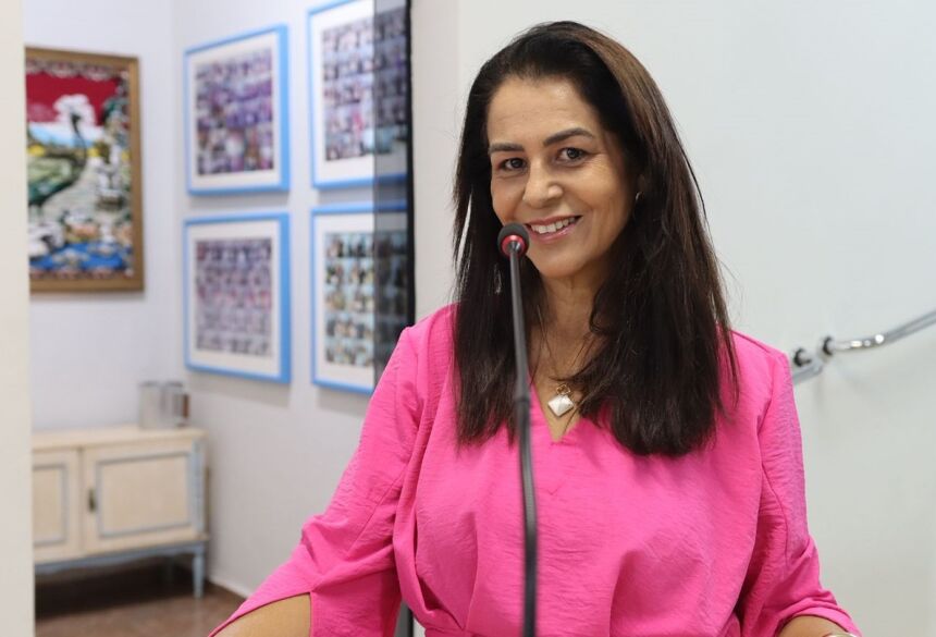 VEREADORA ELIZÂNGELA FARIA - ELIZÂNGELA DA COMBI - FOTO: ASSESSORIA