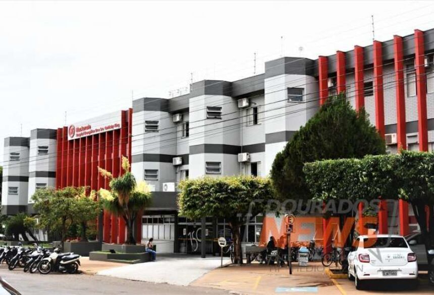 DOURADOS Incêndio atinge setor de lavanderia do Hospital Mackenzie e mobiliza bombeiros 05 março 2026 - 14h01Por Jessica Beatriz  Pelo menos dois setores do hospital foram atingidos - Crédito: Dourados News/Arquivo