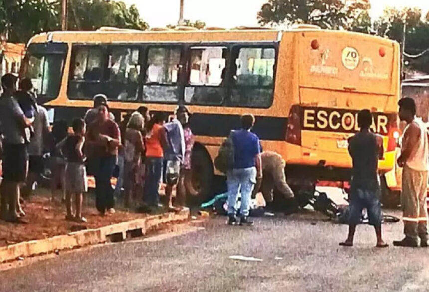 Ônibus do transporte escolar envolvido no acidente com a bicicleta elétrica em Anastácio (Foto: O Pantaneiro)
