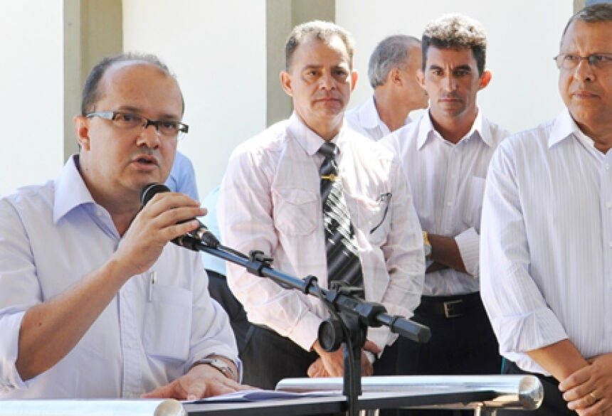 Presidente da Sanesul, José Carlos Barbosa durante discurso em Jateí (Foto: Rogério Sanches / Fátima News)