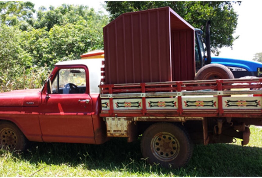 Camionete Ford F 1000 usada para transportar os defensivos agrícolas. Foto: Fátima News