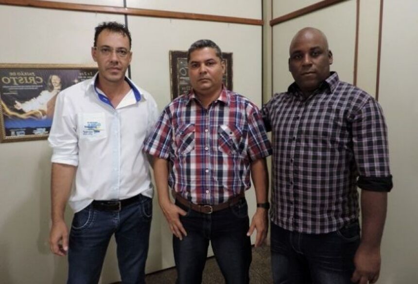 Secretário de Saúde Fausto José de Souza, médicos Yeniel e Geraldo - Foto: Demerval Nogueira