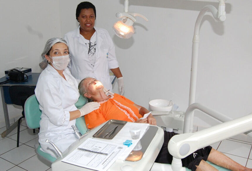 Novo Pinheiro é atendido com médica Dentista - FOTO: Adauto Dias / glorianews