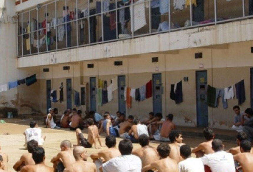 Com capacidade para 700 presos a Máxima de Dourados abriga mais de 2 mil detentos. (Foto: Hédio Fazan/Arquivo)
