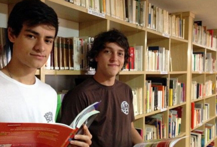 Thomas Valay e Max Leblanc estudam em uma escola francesa em São Paulo e farão o Enem