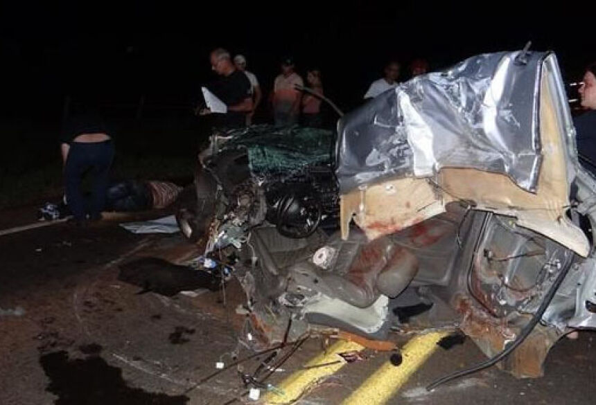 Honda Civic ficou destruído. (Fotos: Osvaldo Duarte)