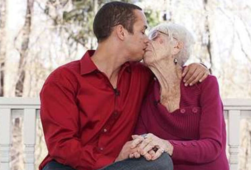 Marjorie McCool, 91 anos, foi a namorada mais velha de Kyle Jones Foto: Daily Mail / Reprodução
