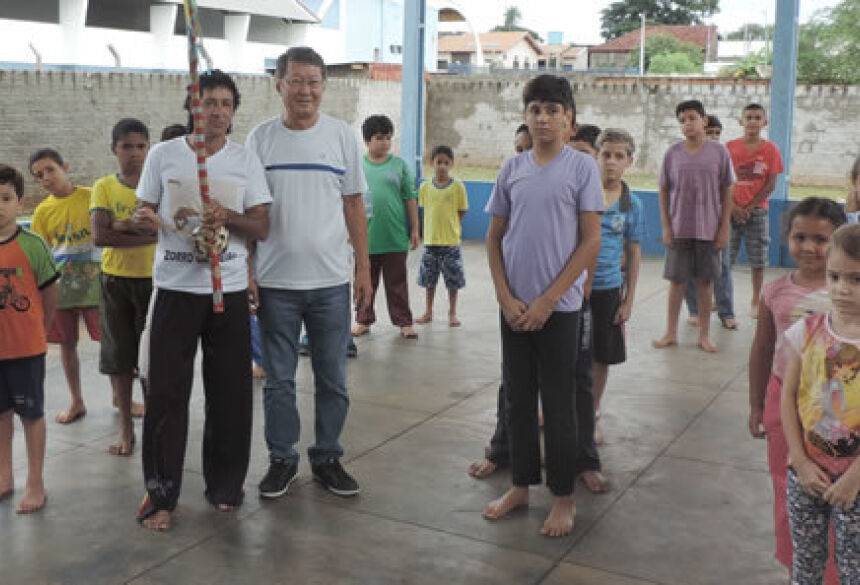 Hélio Sato implementa a capoeira e já atende 50 crianças e adolescentes em Vicentina