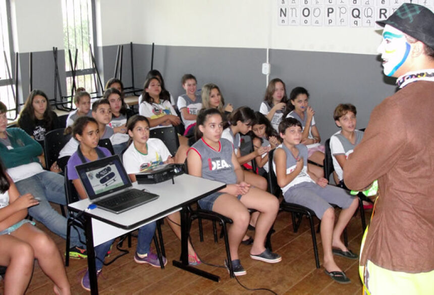 Sicredi realiza palestra com “Matemático Escolástico” em escola de Fátima do Sul.