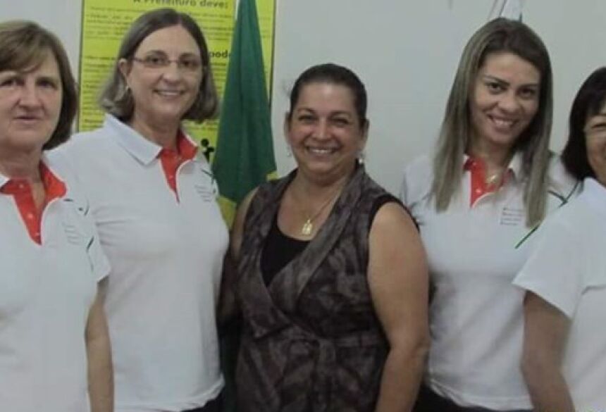 Grupo de mulheres 'Unidas por Deodápolis' em visita ao gabinete da Prefeita Maria Viana