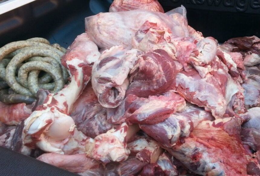 Carne apreendida pela força-tarefa durante a operação nos municípios do sudoeste do estado (Foto: Divulgação/Decon)