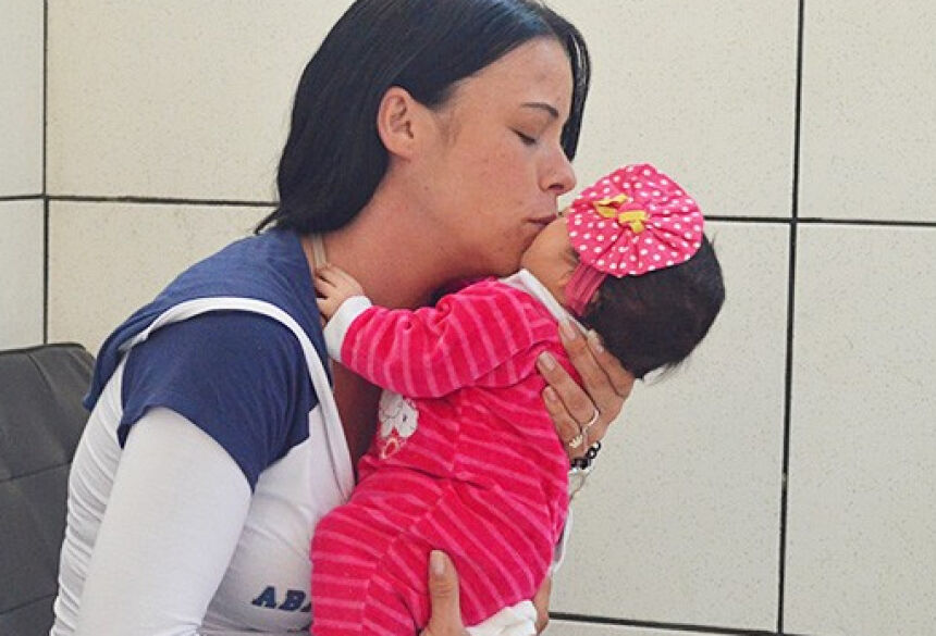 Juliana obteve o direito de amamentar a filha de um mês dentro da cadeia (Foto: Adriano Oliveira/G1)