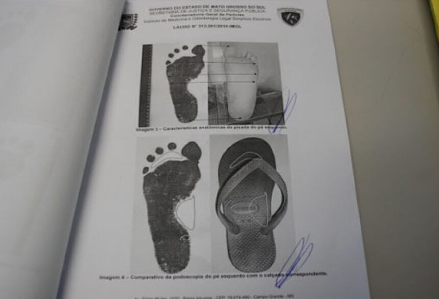 Impressões digitais plantares comparadas a marcas do chinelo levaram a polícia ao autor. Foto: Simão Nogueira)