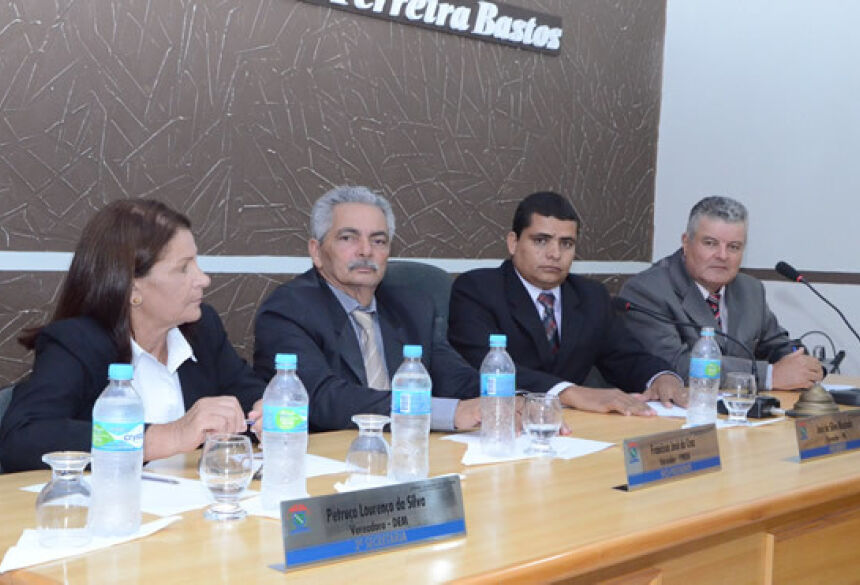 Mesa Diretora da Câmara Municipal de Vicentina - FOTO: ROGÉRIO SANCHES / FÁTIMA NEWS