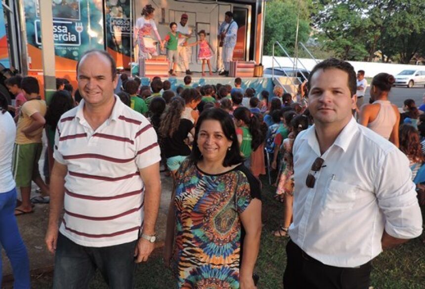 Autoridades durante evento da empresa na Praça. Foto: Eliton Santos.