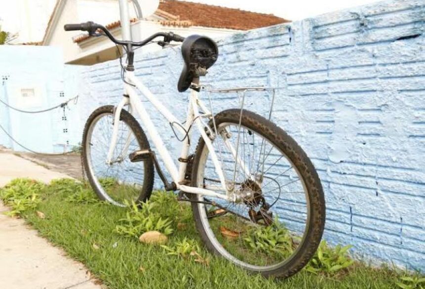 Bicicleta deixada pelo ladrão. (Foto: Luiz Alberto)