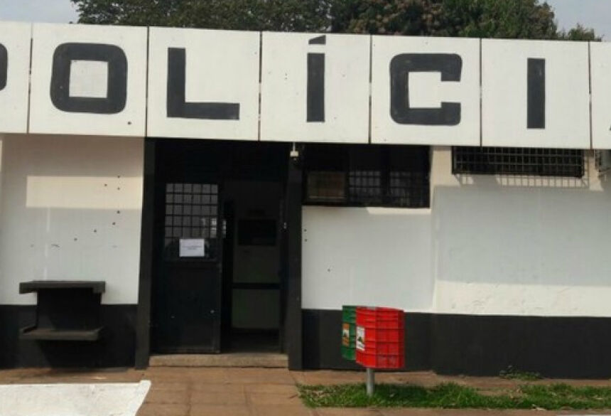 Segundo a Polícia Civil, cerca de 40 tiros acertaram o prédio da delegacia (Foto: Sinpol/Divulgação)