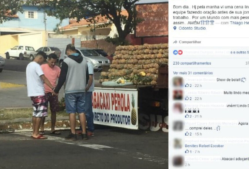 Vendedores de abacaxi são flagrados em oração e foto ganha a web em MS (Foto: Reprodução/Facebook)
