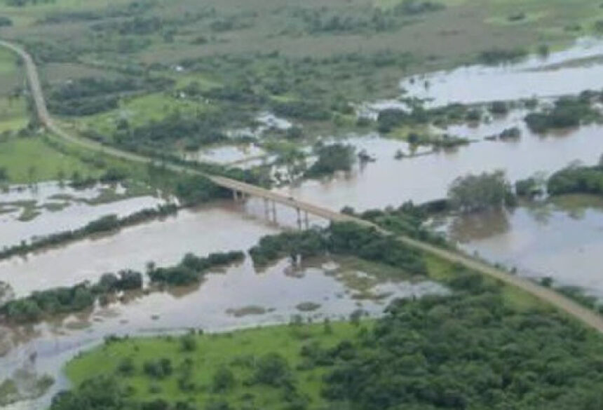 MENTIRA: Ponte do rio Ivinhema não caiu