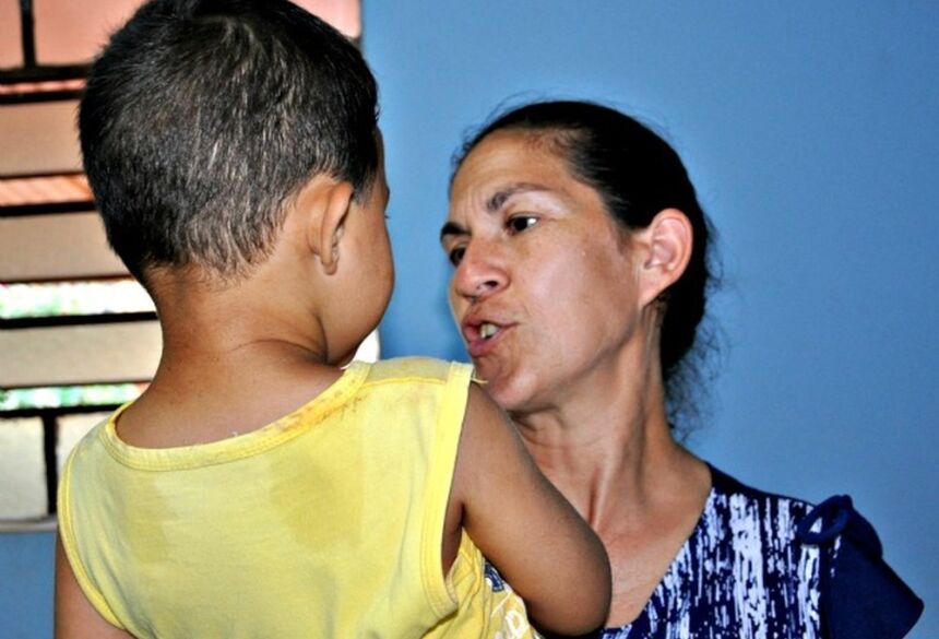 Sônia mora em Campo Grande com o neto Bruninho, filho de Eliza e do goleiro Bruno (Foto: Tatiane Queiroz/ G1MS)
