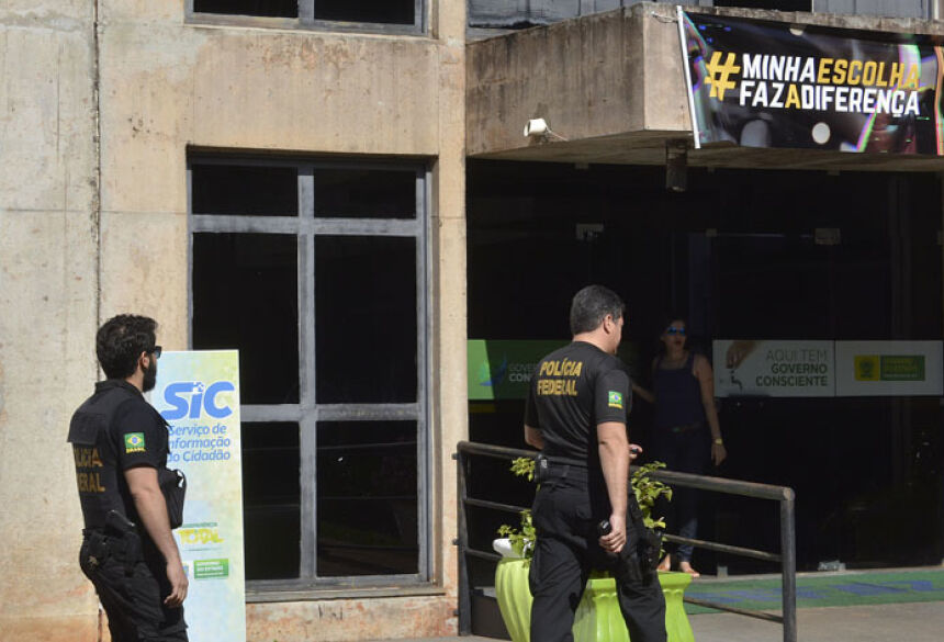 Policiais federais fazem buscas na Secretaria de Estado de Educação, onde Jodascil da Silva Lopes trabalhou - Álvaro Rezende/ Correio do Estado