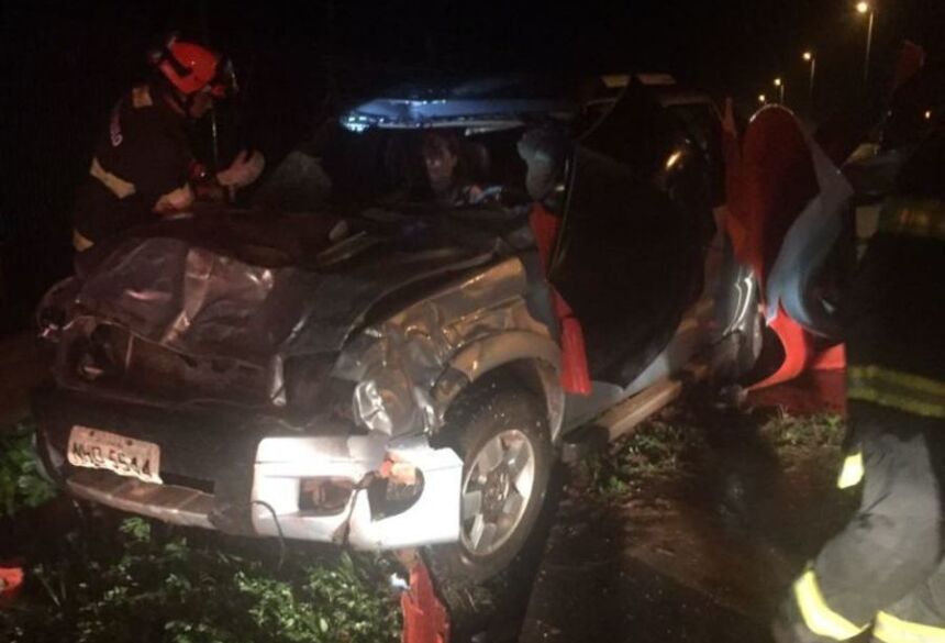 Caminhonete GM S-10, ocupada por casal de Ivinhema, teve danos de grande monta - Imagem: WhatsApp / Nova News