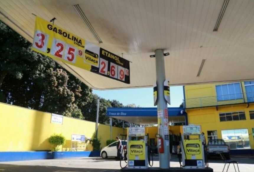 Preço da gasolina caiu para R$ 3,25 em posto da Capital (Foto: Alcides Neto)