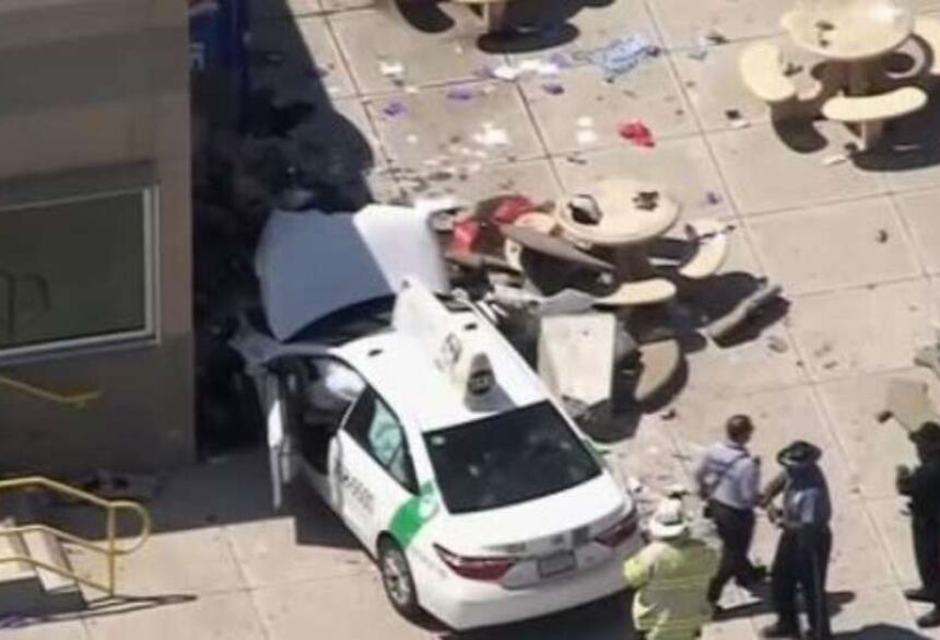Veículo atropela pedestres perto de aeroporto em Boston e várias pessoas ficam feridas, diz polícia Foto: Reuters