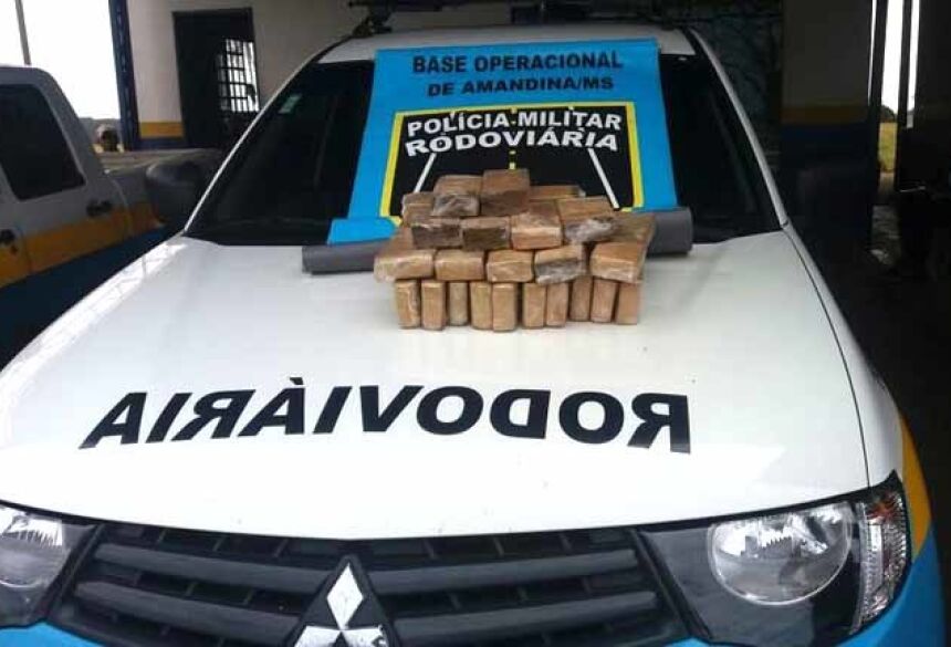 Policiais encontraram 17 quilos de maconha que teriam sido esquecidos após entrega de carregamento - Foto: Divulgação/PMR