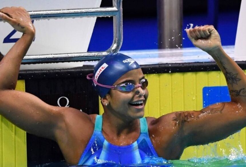 Etiene Medeiros foi campeã mundial nos 50 metros costas Foto: CHRISTOPHE SIMON / STF