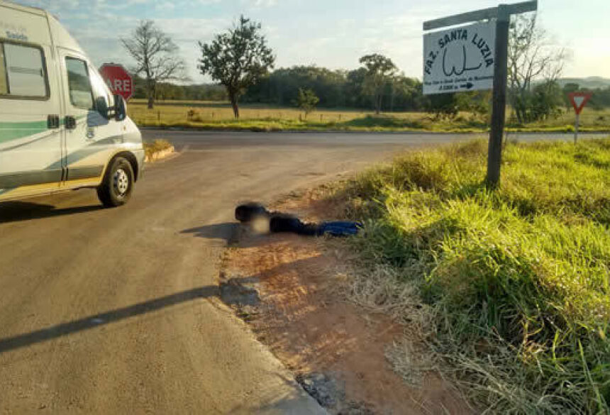 FOTO: WHATS / BONITO INFORMA - Homem é encontrado baleado às margens da rodovia em Bonito (MS)