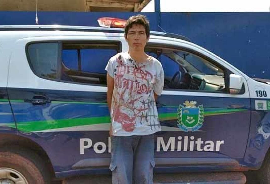 Fabiano foi preso por policiais militares após apanhar de populares (Fotos: Sidnei Bronka)