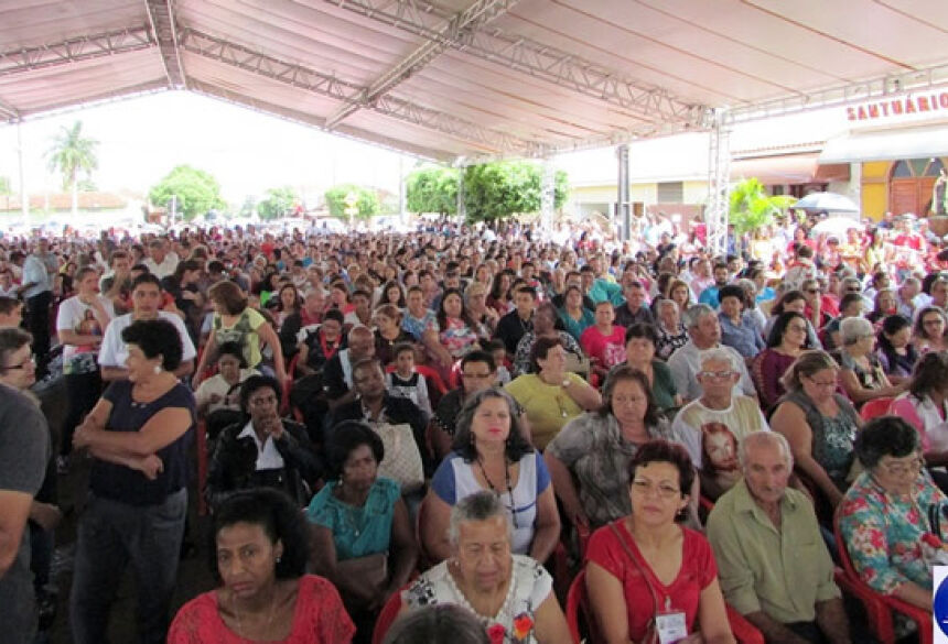 FOTOS: FÁBIO MENEZES - REGIAONLINE - 'Fé e Devoção' marca grande festa de Santa Terezinha realizada em Vicentina