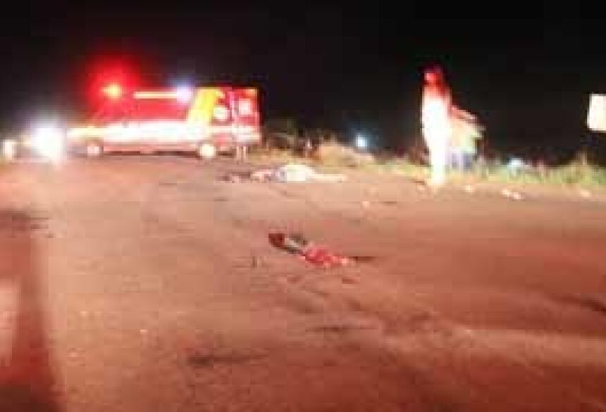 Motociclista morto em acidente teve o corpo dilacerado; cabeça parou na cabine de Hilux Foto: Reginaldo Rodrigues/Região News