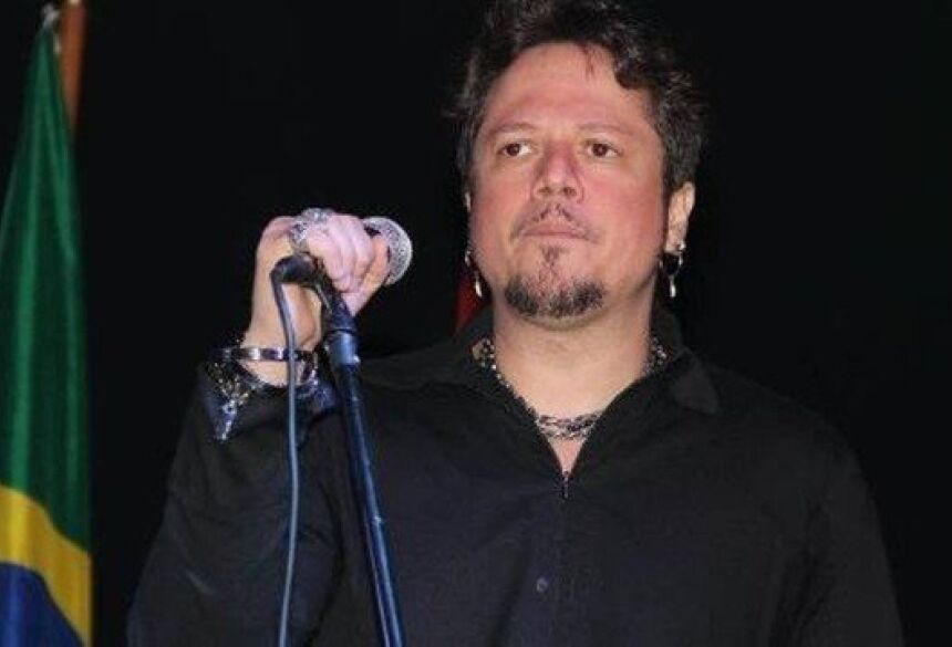 Ricardo foi vocalista da “Dominó” em 1995. Foto: Reprodução