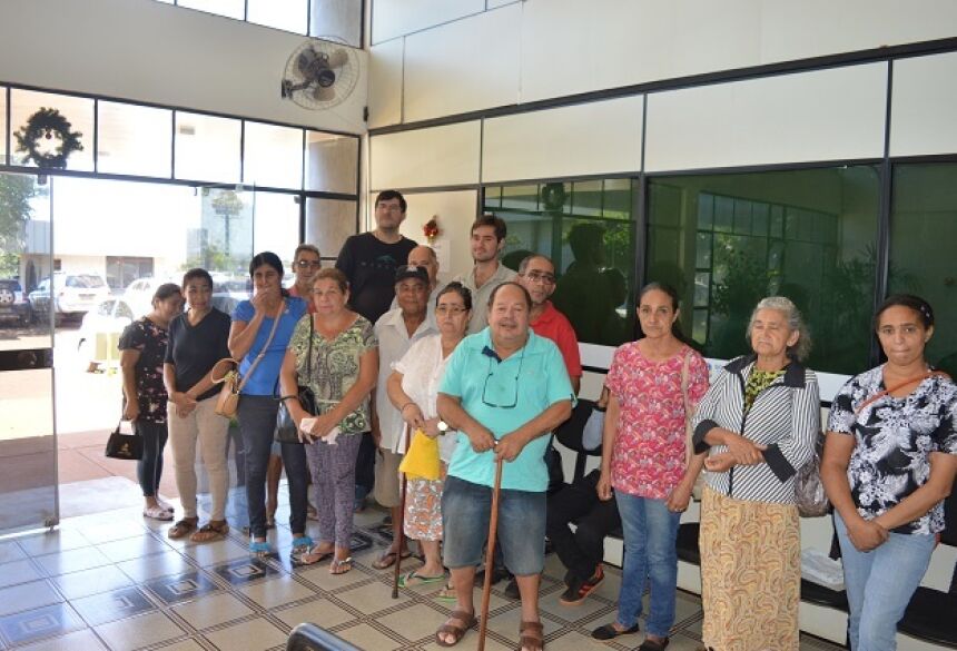 Pacientes protestaram na manhã desta terça-feira (12), na Secretaria de Saúde, reivindicando melhoria no transporte - Crédito: Guilherme Pires