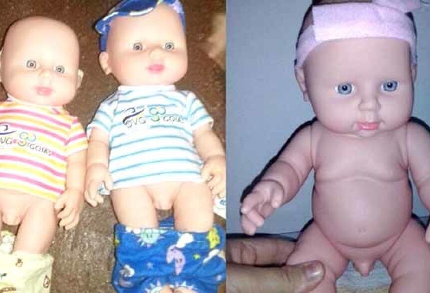 As bonecas que provocaram polêmica: roupas femininas e órgão sexual masculino