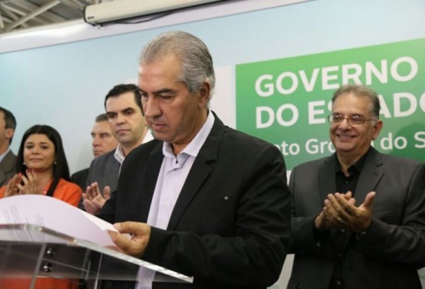 O governador Reinalzo Azambuja durante posse de secretário. (Foto: Marcos Ermínio)