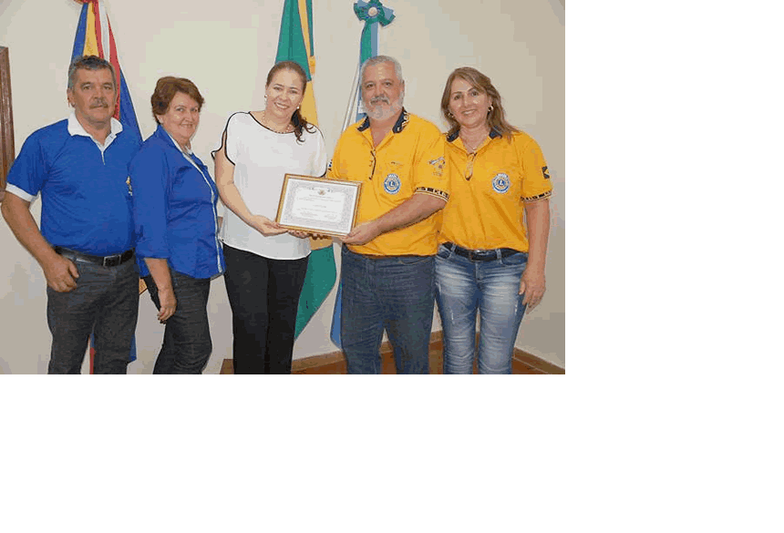 vereadora Rosani Espíndola Barros Penze (PEN)e integrantes do Lions Clube de Glória de Dourados - Foto Adauto Dias / glorianews