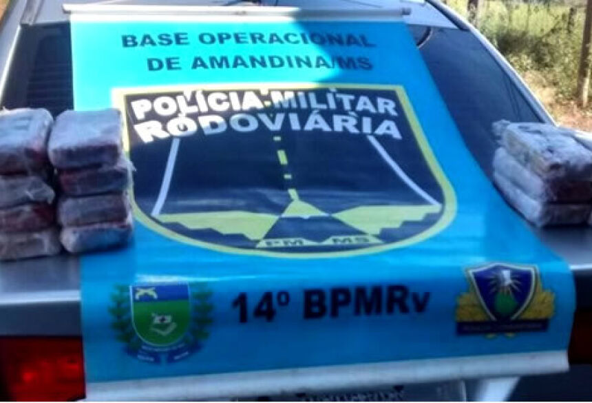 Droga estava sendo transportada em um veículo Honda Civic, com placas de Campo Grande (MS) - Foto: Divulgação/PMR