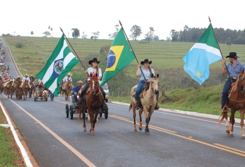 FOTO: ROGÉRIO SANCHES / FÁTIMA NEWS - Tradicional 'Cavalgada' começa ser viabilizada para as de 42 anos de Deodápolis