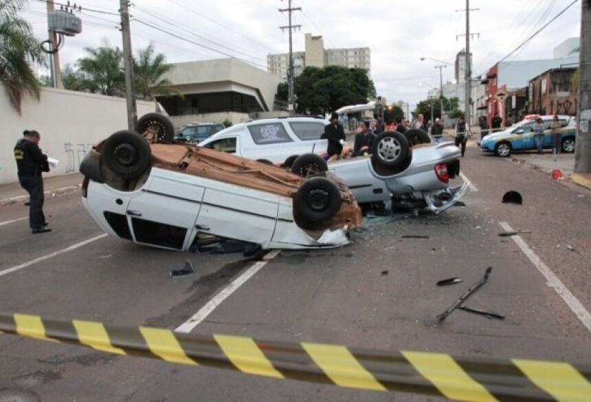 Acidente de trânsito matou dois idosos, na Cândido Mariano, após condutor dirigir embriagado. (Foto: Saul Schramm)